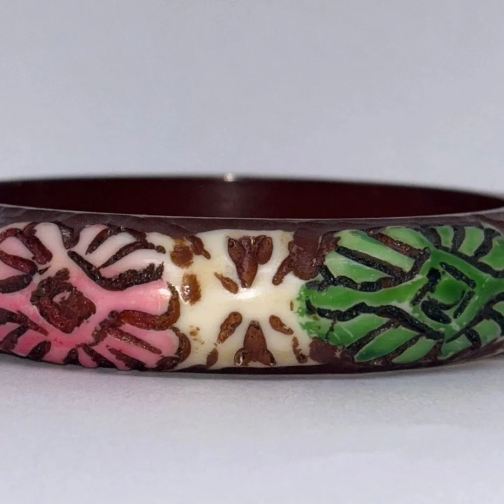 N/A vintage carved